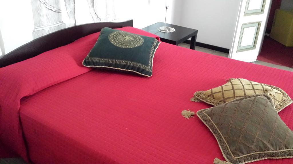 B&B Degli Ottimati Ρέτζιο ντι Καλάμπρια Δωμάτιο φωτογραφία